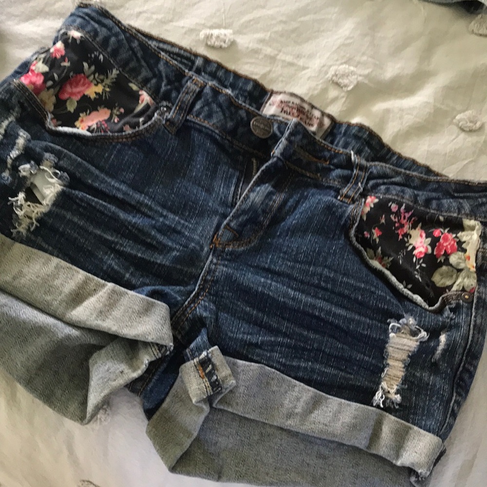 $5 if you bundle with 2 other items 🌺Cute jean shorts, size large (6)